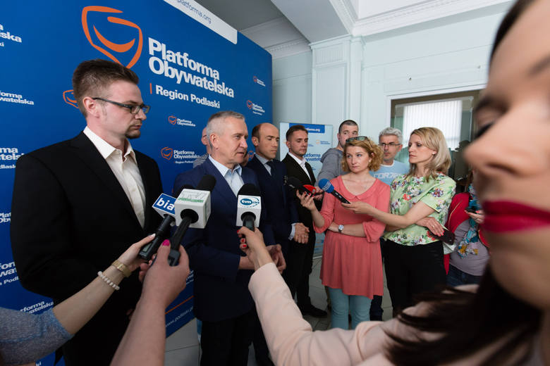 PO jest tu na Podlasiu główną siła opozycyjną - podkreślał poseł PO Robert Tyszkiewicz, przyjmując w szeregi partii działaczy Nowoczesnej. Do Białegostoku przyjechał też wiceszef PO Borys Budka.