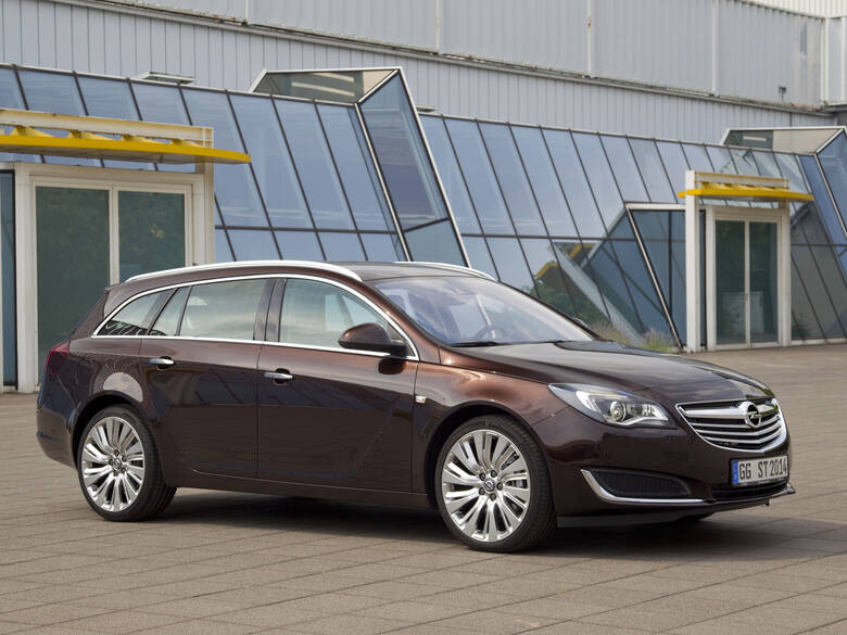 Opel InsigniaPojemność bagażnika (l): 540 (1530)Cena wersji podstawowej (zł): 90 750 Fot. Opel
