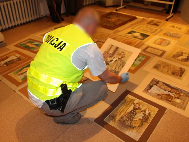 Policjanci odzyskali 80 obrazów, szkiców i grafik