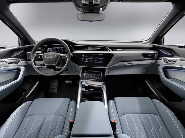 Audi e-tron Sportback łączy moc przestronnego SUV-a z elegancją czterodrzwiowego coupé i progresywnym charakterem auta elektrycznego. Fot. Audi