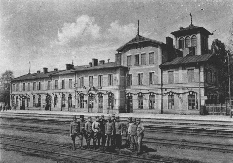 Dąbrowa Górnicza: dworzec kolejowy z 1885 roku zamienił się w kupę gruzu. Wielka szkoda [ZDJĘCIA]