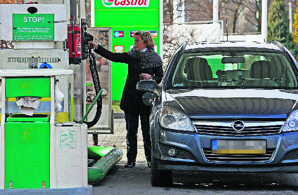 Kierowcy nie muszą się martwić podwyżkami cen paliw od nowego roku.