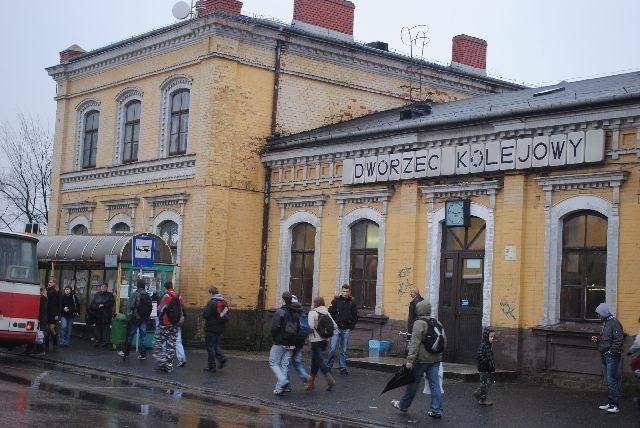 Tak jeszcze kilkanaście lat temu prezentował się dworzec kolejowy w Myszkowie.