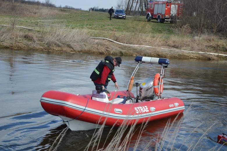 Powódź Łowicz 2019 strażacy na ćwiczeniach przeciwpowodziowych