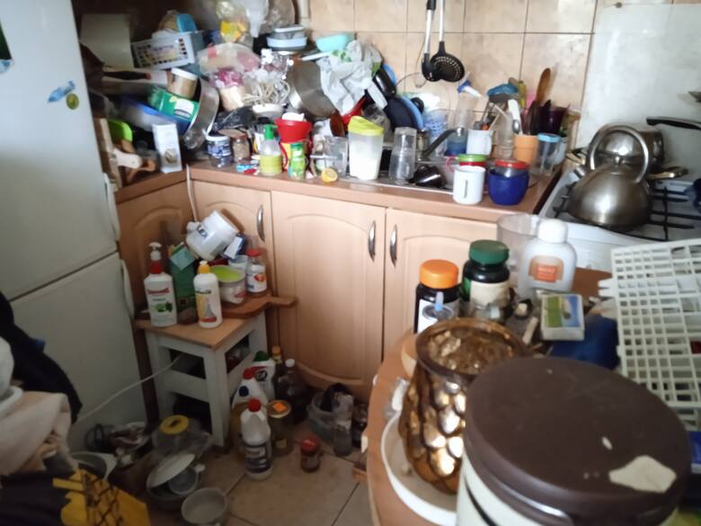 Zbieractwo staje się poważnym problemem, gdy osoba, która zbiera rzeczy, nie jest w stanie korzystać np. z kuchni lub łazienki z powodu ilości nagromadzonych