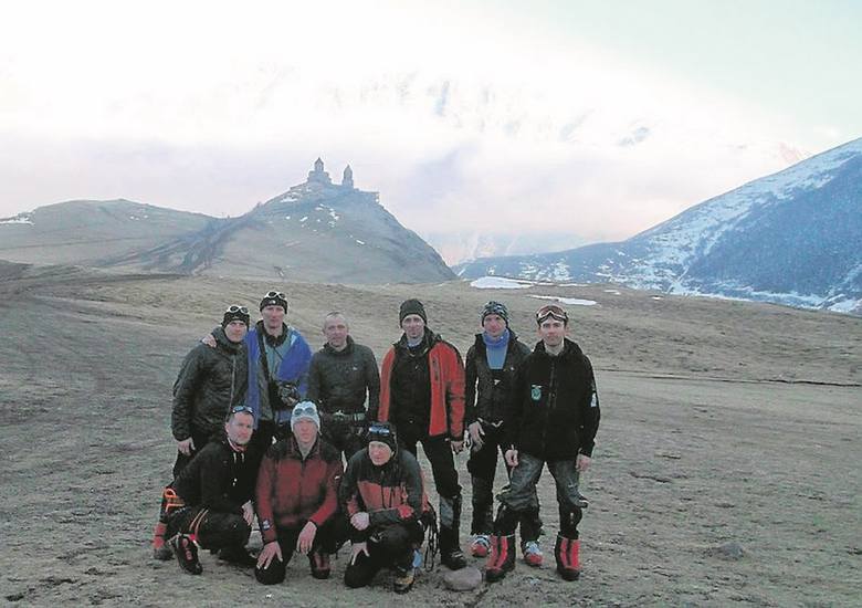 Ekipa podczas ostatniej wyprawy na Kazbek. Zdjęcie zrobione zostało w marcu. Latem dwóch śmiałków  pojechało tam ponownie.