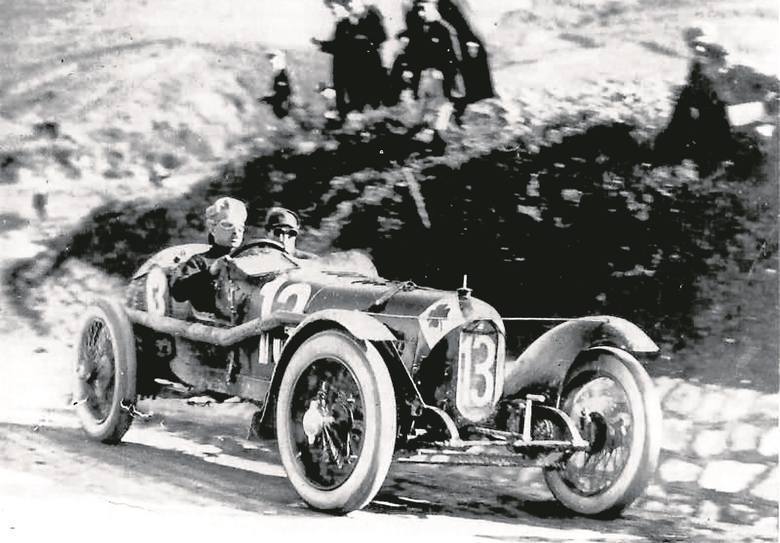 Ugo Sivocci za kierownicą Alfy Romeo RLTF na trasie Targa Florio w roku 1923 / Fot. PD