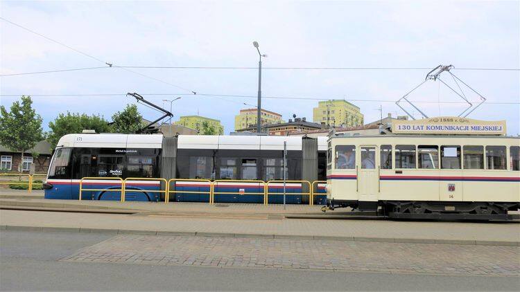 „Herbrand” do Bydgoszczy trafił w czerwcu 1896 r. i był jeden z szesnastu, które w miejscu tramwajów konnych zaczęły tworzyć trakcję elektryczną.