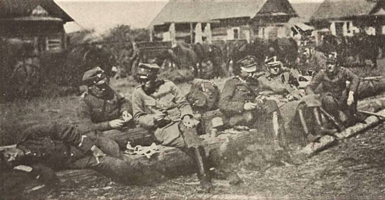 Odpoczynek żołnierzy 55 p. p. Wlkp. po walkach pod Szaciłkami.