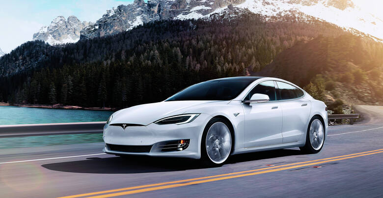 Tesla S P100DWygodny liftback skierowany do nabywców wrażliwych na własny ślad węglowy. Mimo to w związku z zużyciem energii ocenionym jako wyższe niż