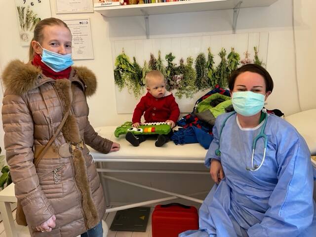 Dasza z Nikitą zostali przyjęci przez Pomarańczowe Pogotowie, które z darmo wypożycza nebulizatory dzieciom z Ukrainy