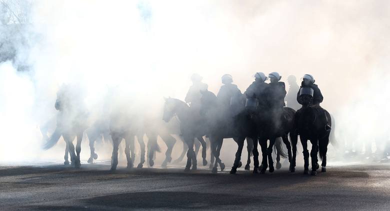 Oceniano umiejętności jeźdźców i ich koni we współdziałaniu z pododdziałem zwartym policji, podczas zabezpieczenia imprezy  masowej. 