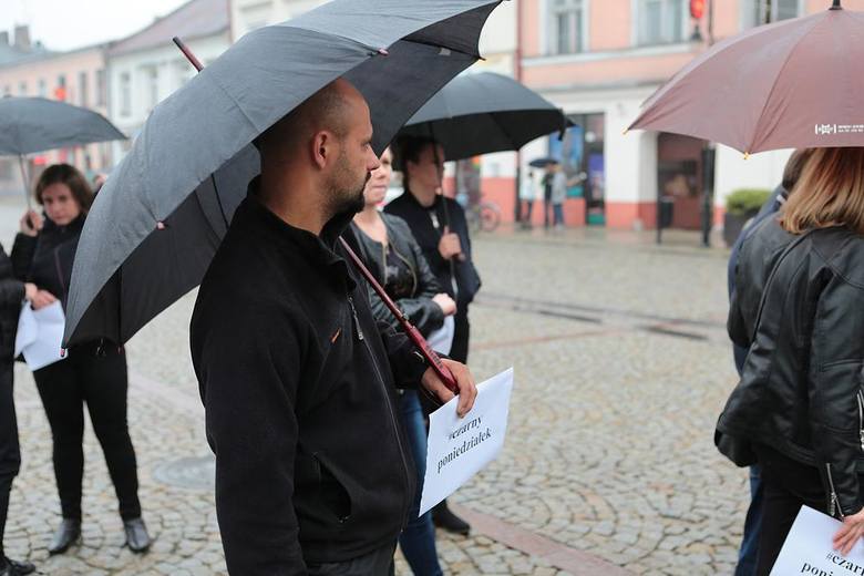Czarny poniedziałek w Skierniewicach: Mają także mózgi