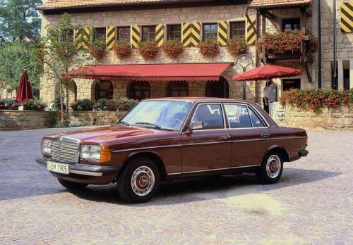 Fot. Mercedes-Benz: Niemcy nazywają Mercedesa 300 z lat pięćdziesiątych Adenauer. U nas prawie każdy model merola ma pseudo