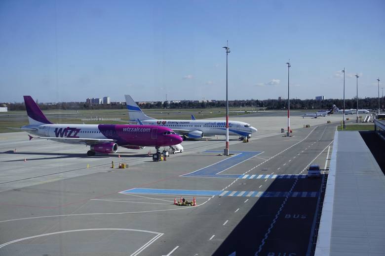 Poznańskie lotnisko Ławica w tym roku prawie stale notuje spadki liczby pasażerów. Podobnie było w sierpniu. Na Ławicy znowu obsłużono mniej pasażerów