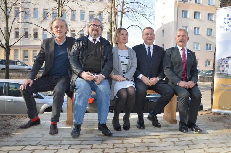 W uroczystości wziął udział prawnuk przedwojennego premiera RP - Grzegorz Grabski (drugi z lewej)