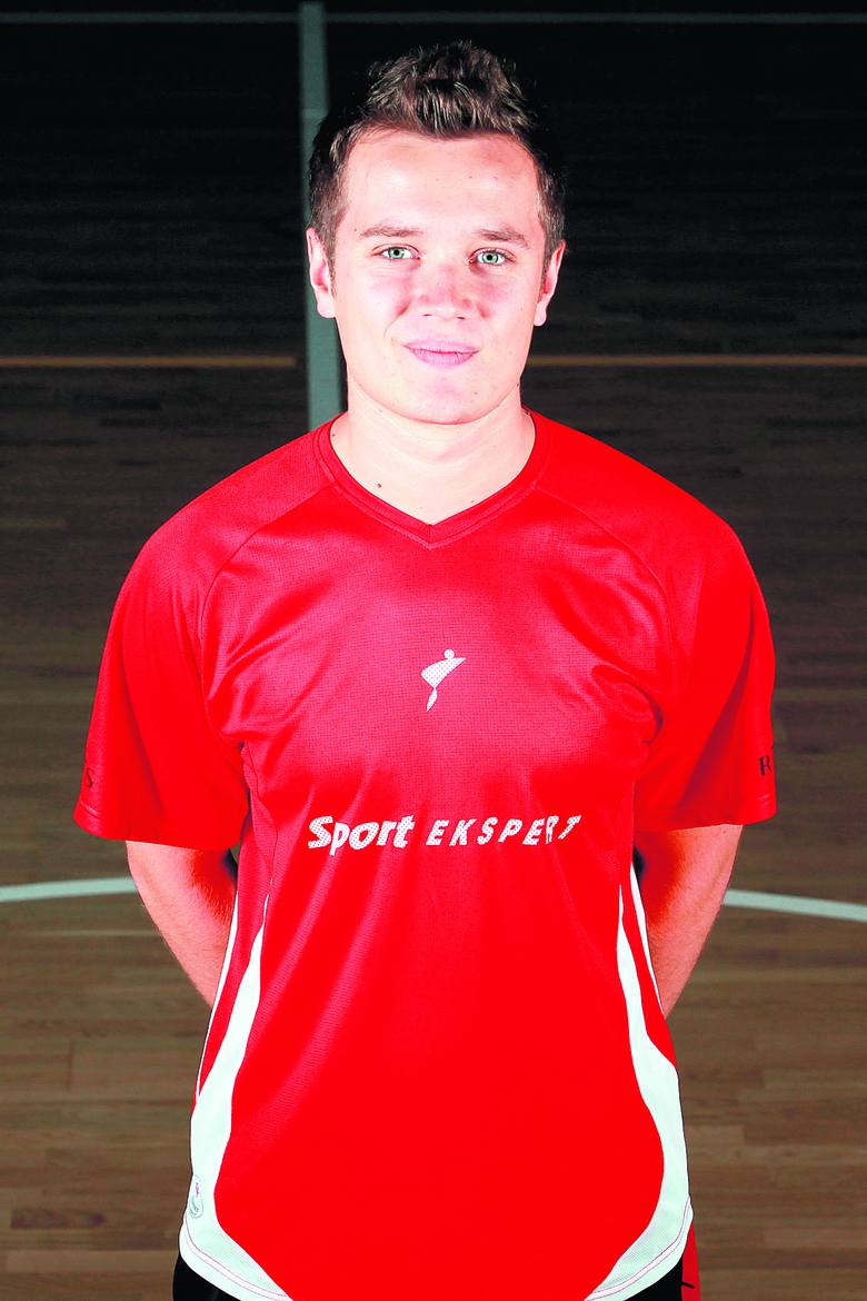 Łukasz Kisieliński jest fizjoterapeutą koszykarek Widzewa.