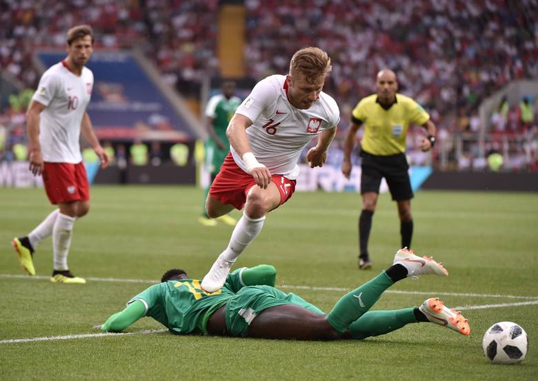 Podczas mistrzostw świata, rozgrywanych w Rosji, 19 czerwca 2018 roku w Moskwie w meczu fazy grupowej z Senegalem (1:2) zanotował setny występ w drużynie