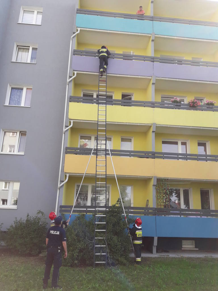 Interwencja straży pożarnej przy ul. Sucharskiego w Skierniewicach