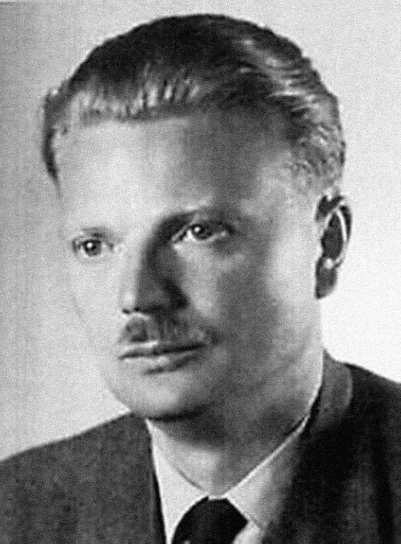 Bolesław Piasecki Urodził się w 1915 r. w Łodzi. W 1935 r. ukończył studia prawnicze na UW. Był współzałożycielem Obozu Narodowo-Radykalnego w 1934 r.