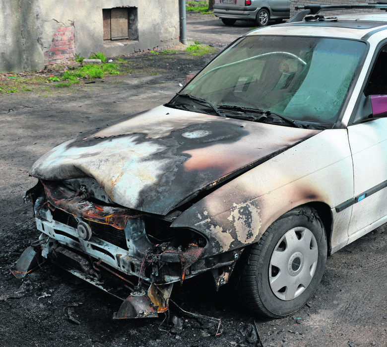 Podpalenie przy ul. Żagańskiej? W ubiegły weekend doszło do pożaru samochodu zaparkowanego na jednym z podwórek.