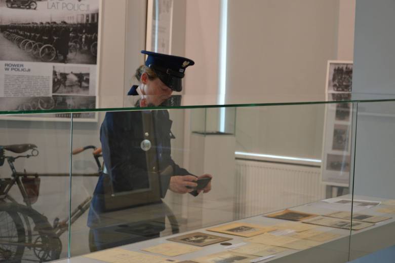 Policja świętuje jubileusz. 100-lecie formacji na wystawie w skierniewickim muzeum [ZDJĘCIA]