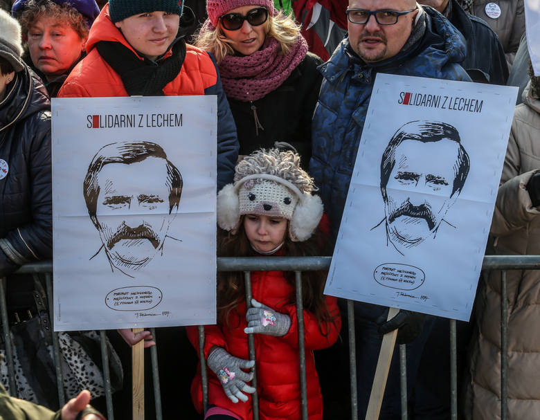 Wiec poparcia i solidarności z Lechem Wałęsą.
