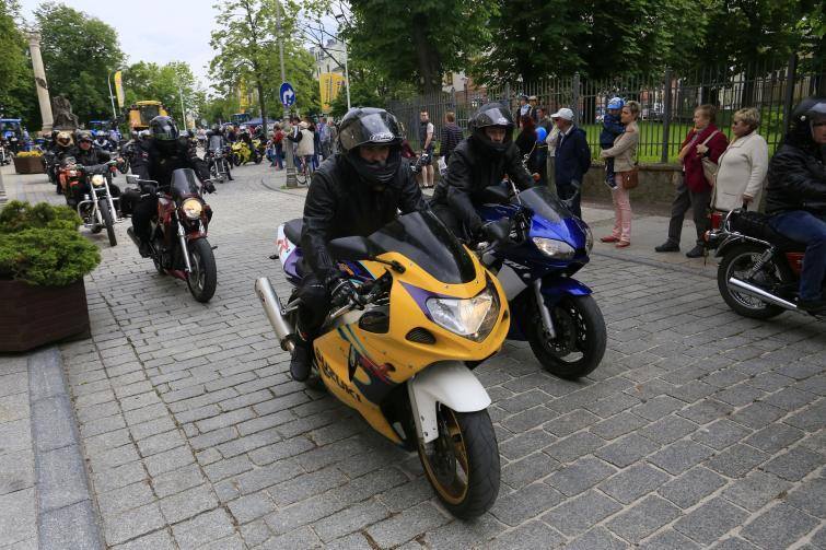 Parada motocykli podczas Budzenia Sienkiewki w Kielcach (WIDEO, ZDJĘCIA)
