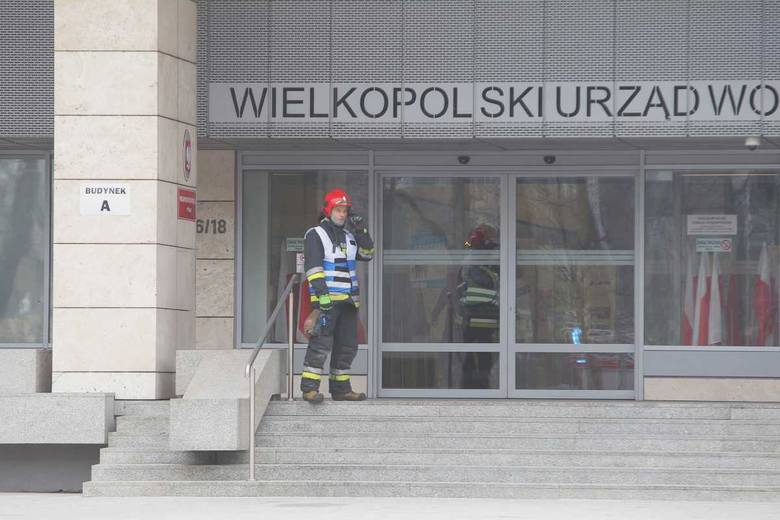 Ewakuacja budynku Urzędu Wojewódzkiego w Poznaniu<br /> <strong>Przejdź do kolejnego zdjęcia ---></strong><br /> 