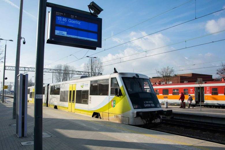 Kolejowe Zakłady Łączności Bydgoszcz, jako pierwsze, instalują System Dynamicznej Informacji Pasażerskiej