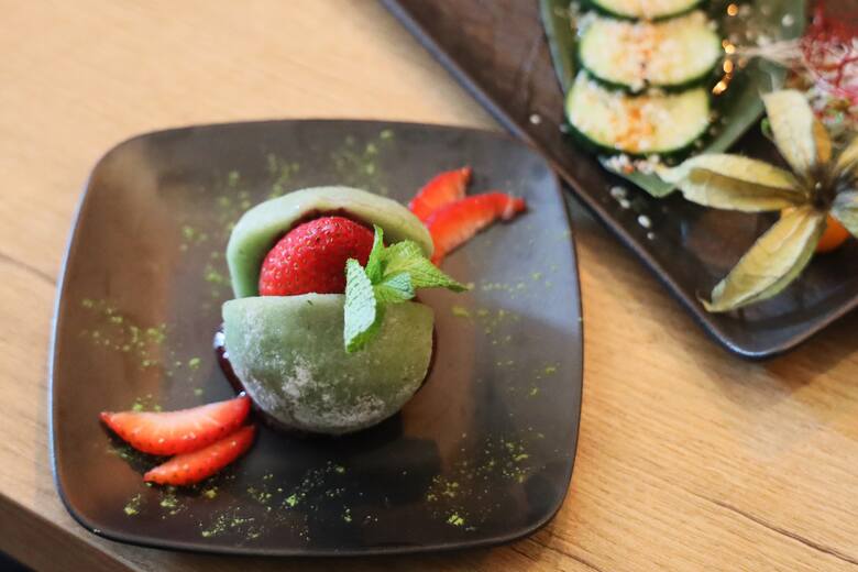 Deser restauracji Kago Sushi - Daifuku IchigoRyżowe ciastka japońskie o smaku truskawki.
