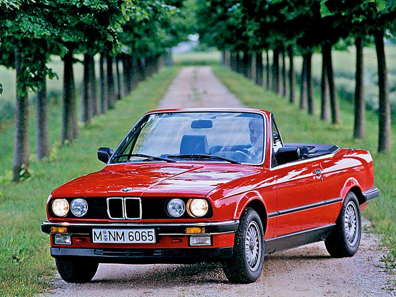  BMW 3 (E30) (1985-1993) - BMW słynie z solidności, osiągów i wysokiego poziomu wykończenia. Te cechy ma również kabriolet sprzed lat, mimo zaawansowanego