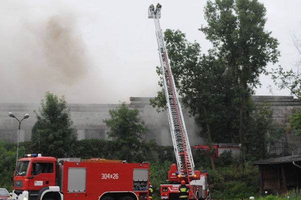 W akcji gaśniczej uczestniczyło około 50 strażaków i 18 wozów gaśniczych. 