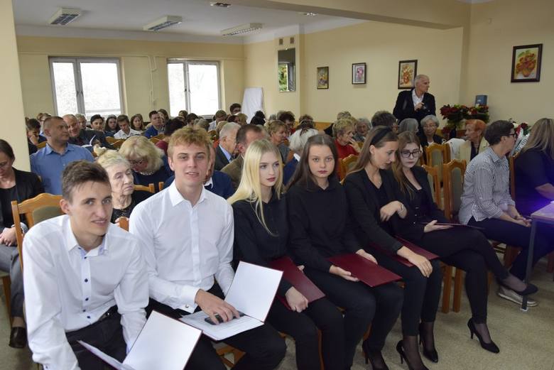 Skierniewicki oddział Związku Nauczycielstwa Polskiego zorganizował uroczyste obchody 80-lecia Tajnej Organizacji Nauczycielskiej w Skierniewicach. W uroczystości wzięli udział nauczyciele i samorządowcy ze Skierniewic i powiatu skierniewickiego, a także młodzież szkolna. 