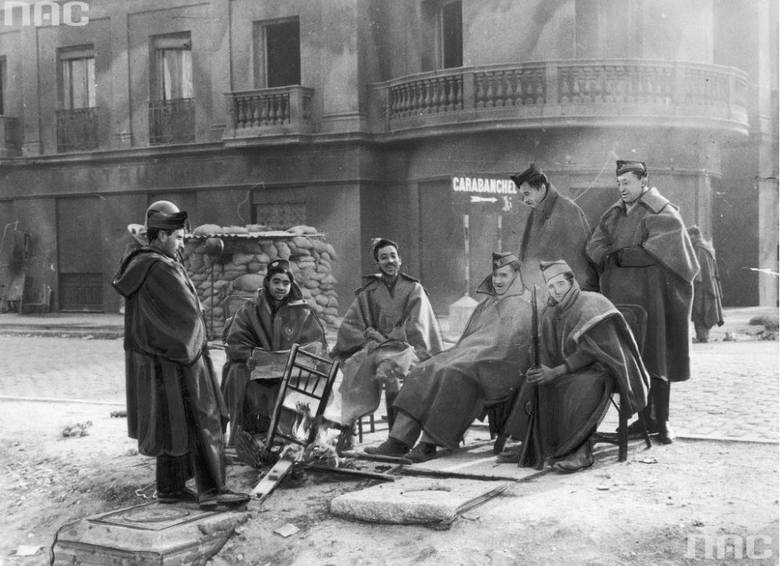 Marokańscy Regulares w Carabanchel na przedmieściach Madrytu.