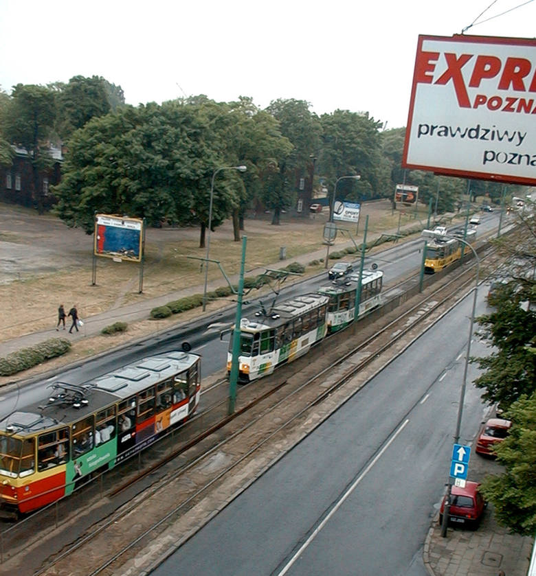 Tak wyglądał Poznań w roku 2000. Pamiętacie takie miasto? Wybierzcie się z nami w podróż do przeszłości, oglądając zdjęcia archiwalne w naszej galerii. <br /> <br />...