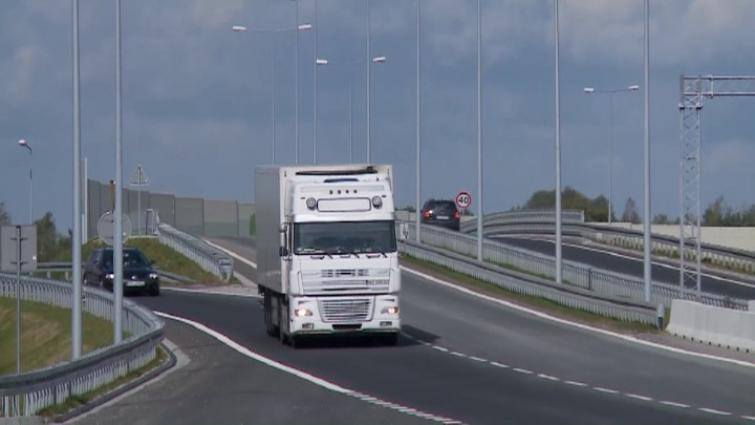 Autostrada A4 - ciężarówki wjechały na odcinek Szarów - Tarnów