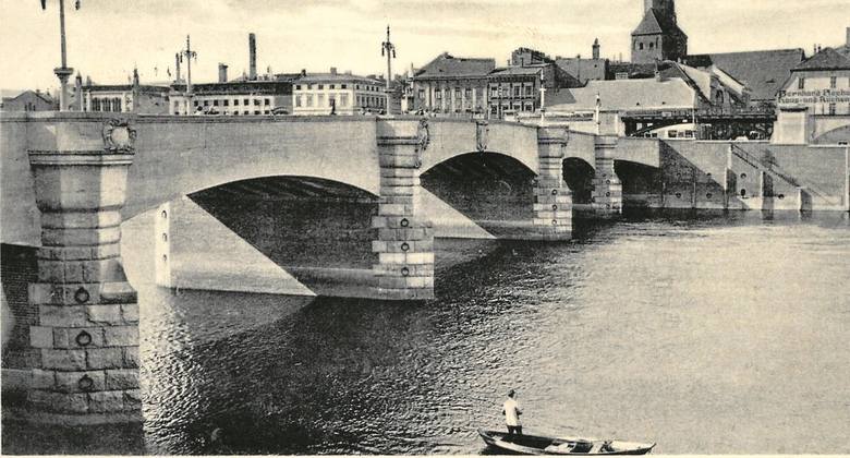 Fotografia płonącego mostu trafiła na... widokówkę. W zbiorach ma ją miłośnik miasta Wawrzyniec Zieliński