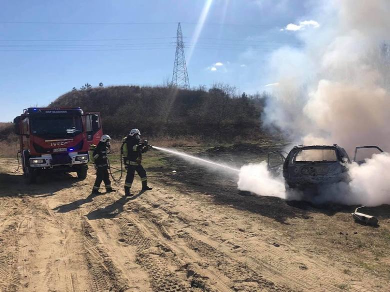 LUBUSKIE. Strażacy z OSP Kłodawa gasili płonący samochód