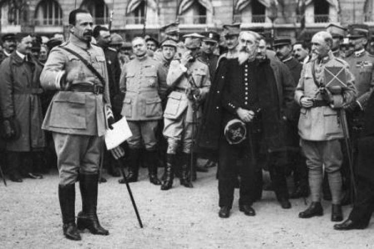 Józef Haller wśród oficerów i żołnierzy Armii Polskiej we Francji – Nancy, październik 1918 r.