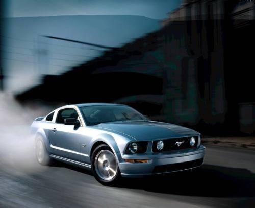 Fot. Ford: Teraz amerykańscy producenci powracają do koncepcji samochodów muskularnych. Na zdjęciu Ford Mustang GT.