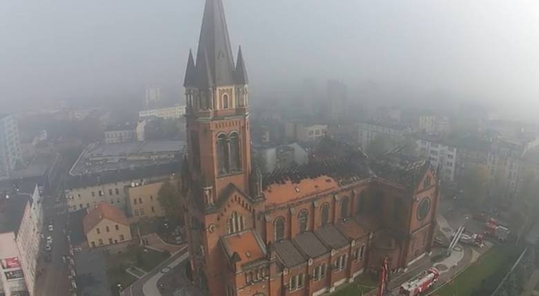 Spalona katedra w Sosnowcu z drona