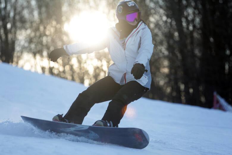 Zimą na pomoc narciarzom i snowboardzistom przychodzi sztuczne naśnieżanie stoków, ale jeśli temperatura będzie za wysoko, nawet to nie pomoże i szusowanie