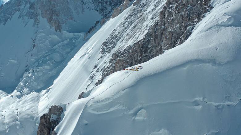 Andrzej Bargiel zdobył szczyt Gaszerbrum II. Teraz zjeżdża z niego na nartach