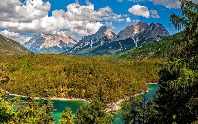 Austria to znakomite miejsce dla amatorów pięknych widoków i górskich wędrówek.