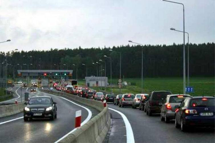 Korki przed bramkami na polskich autostradach szybko nie znikną