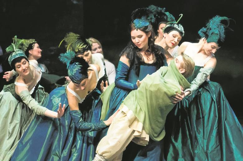 „Don Carlos” w reżyserii Włodzimierza Nurkowskiego był premierą tegorocznego festiwalu. To już festiwalowa tradycja, że inaugurujący spektakl przygotowują gospodarze, czyli Opera Nova.