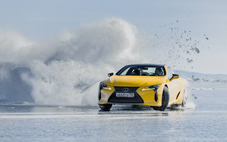 Zmrożoną Syberię trudno uznać za naturalne środowisko dla pojazdów Lexusa. Ale skuta lodem tafla jeziora jest doskonałym tłem dla niesamowitych wrażeń