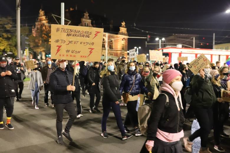 Protesty w sprawie zaostrzenia prawa aborcyjnego 27.10.2020 r. Manifestacje w Trójmieście po decyzji Trybunału Konstytucyjnego