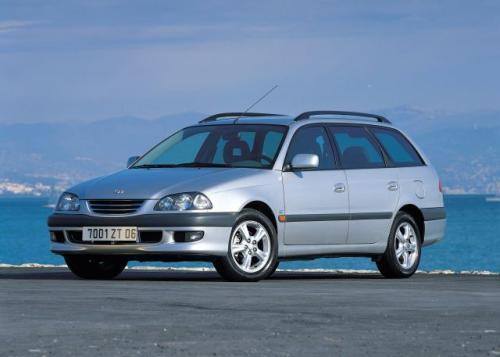 Fot. Toyota: Wersja kombi z roku 1998.